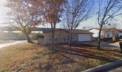 916 STRATFORD DR