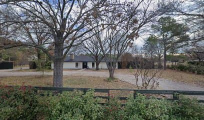 440 HOLLY LN