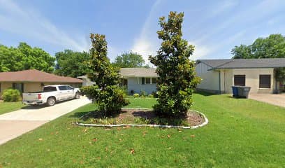 404 N BONHAM DR